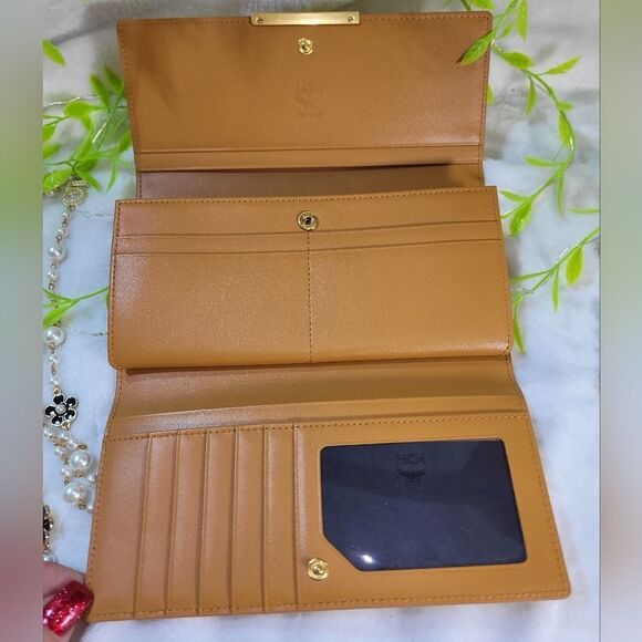 Authentic NIB MCM Crocodile-Embossed Leather Wallet - GIFTABLE - Picture 9 of 17